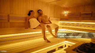 熬夜党自救指南：解锁足底按摩，拯救你的黑眼圈和爆痘脸！