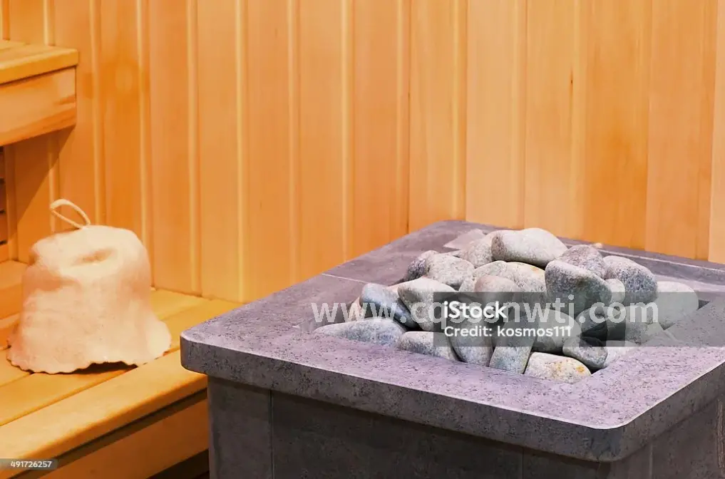 按摩师正在进行手法按摩