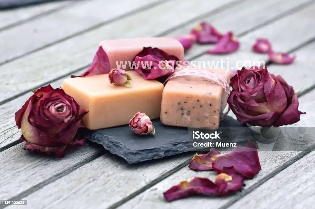 按摩脖子和肩膀